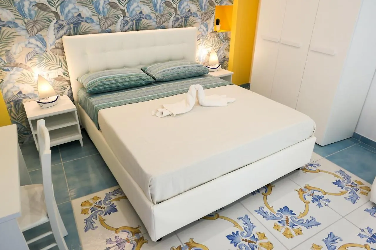 Cristianzerotre Suite Naples Bed & Breakfast